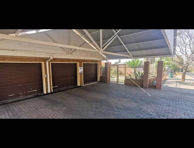 5 BEDROOM HOUSE FOR SALE IN ELDORAIGNE